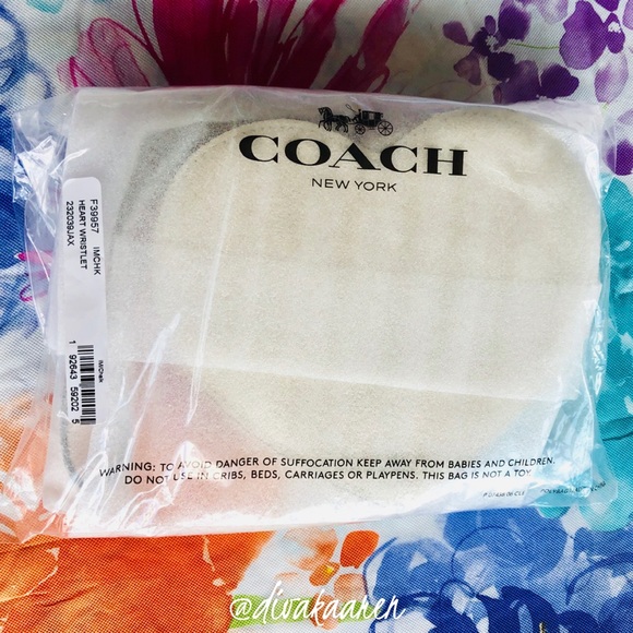 SALE! COACH Heart Wristlet Slv/White - Picture 8 of 11